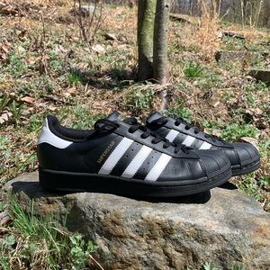 Men’s Adidas superstars